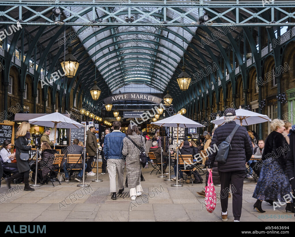 apple market, Covent Garden, London, England, Great Britain.