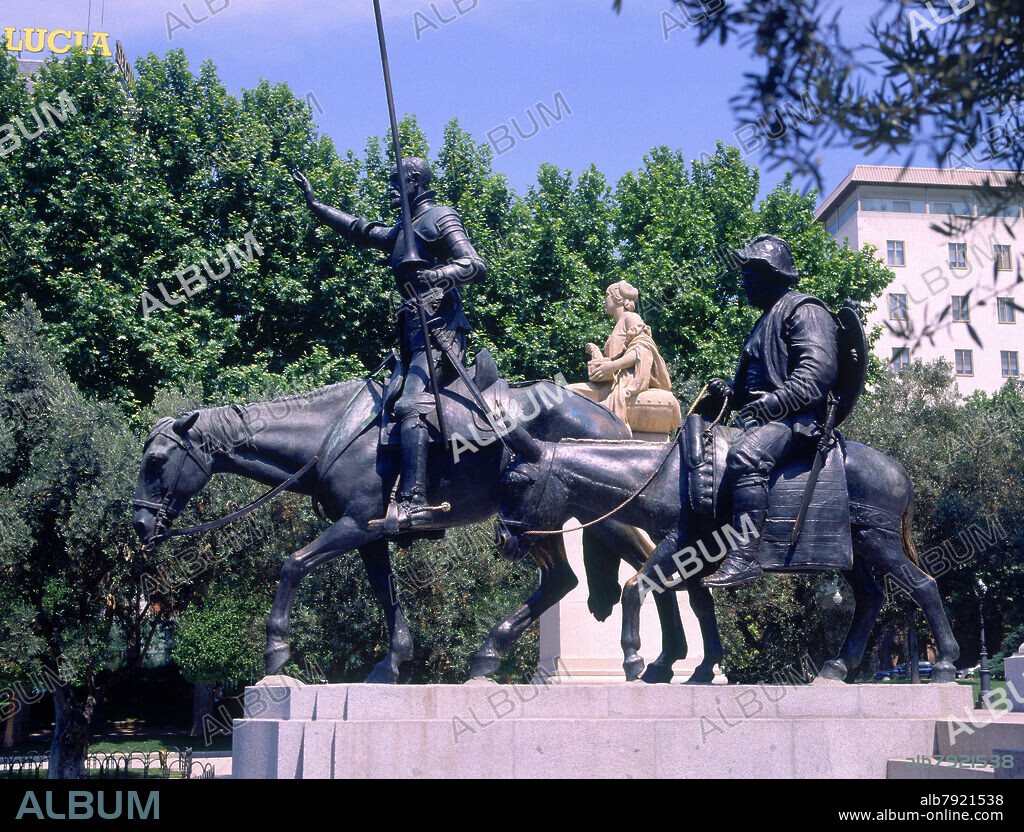 LORENZO COULLAUT VALERA (1876-1932). DETALLE DELMONUMENTO A CERVANTES SITUADO EN PLAZA DE ESPAÑA DESDE 1960 CON MOTIVO DEL TERCER ANIVERSARIO DE LA MUERTE DEL ESCRITOR.