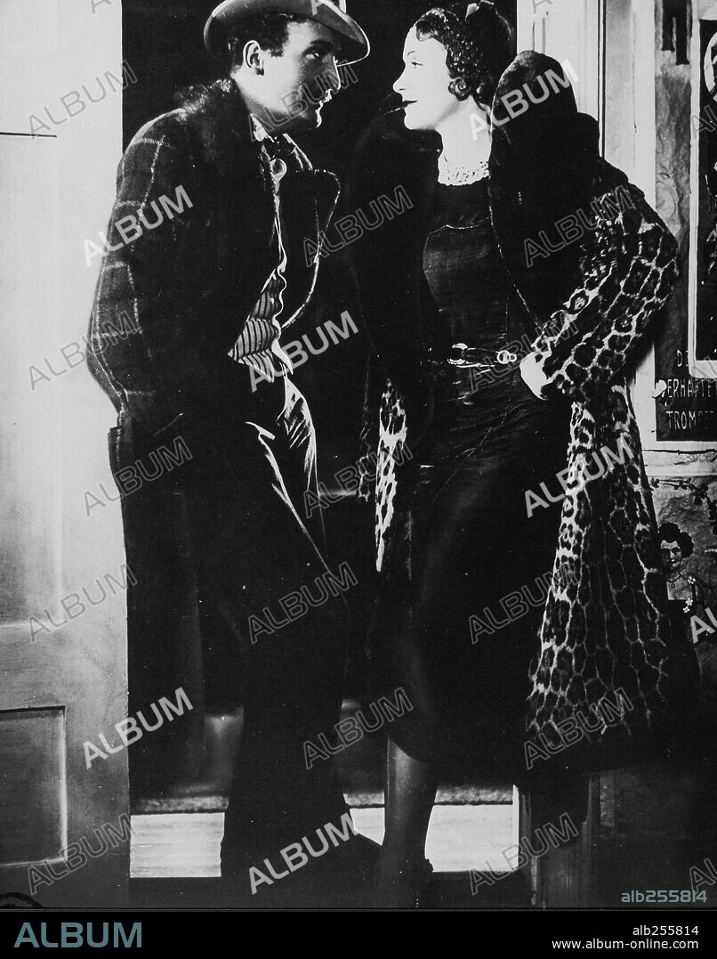 HANS ALBERS y MARLENE DIETRICH en EL ÁNGEL AZUL, 1930 (DER BLAUE ENGEL), dirigida por JOSEF VON STERNBERG. Copyright U.F.A.