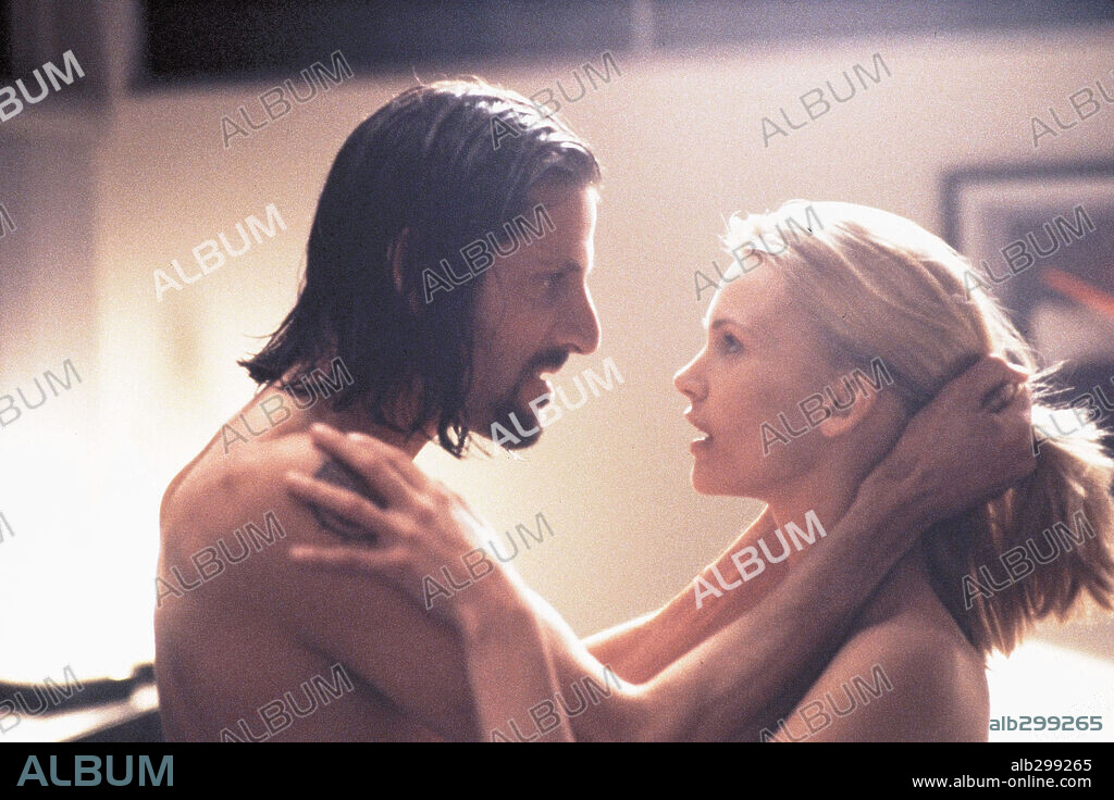 NATASHA HENSTRIDGE en SPECIES: ESPECIE MORTAL, 1995 (SPECIES), dirigida por ROGER DONALDSON. Copyright WARNER BROTHERS.