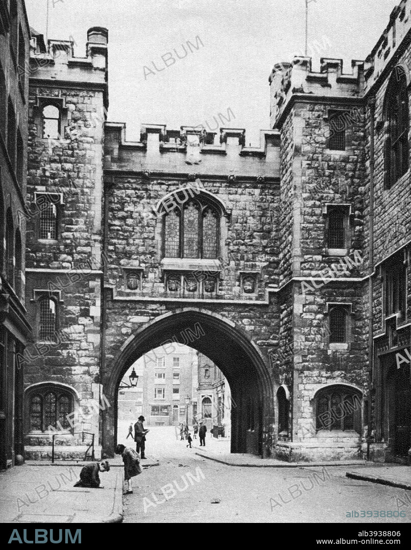 St John's Gate on a Sunday, Clerkenwell, London, 1926-1927. The gate was built in 1504 by Thomas Docwra, prior of the Priory of the Knights of Saint John. It served as the south entrance to the inner precinct. Part of the building is now used as a museum of the Knights Hospitallers and the St John's Ambulance Brigade. Illustration from Wonderful London, edited by Arthur St John Adcock, Volume I, published by Amalgamated Press, (London, 1926-1927).