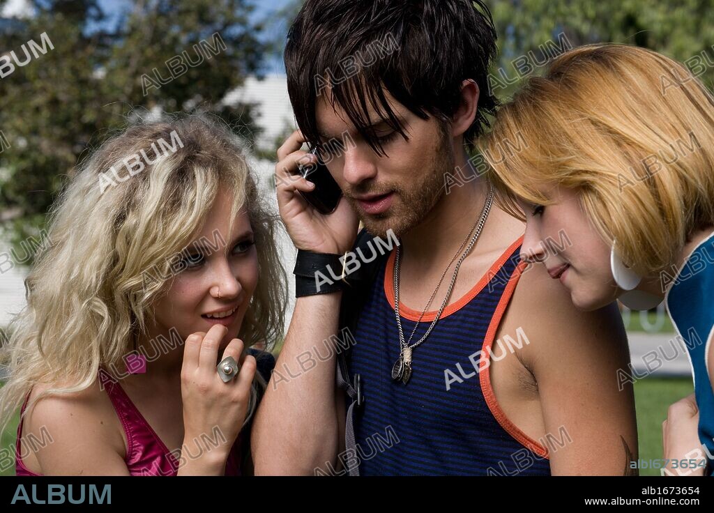 JUNO TEMPLE, ROXANE MESQUIDA and THOMAS DEKKER in KABOOM, 2010, directed by GREGG ARAKI. Copyright WHY NOT PRODUCTIONS / WILLIAMS, MARIANNE.