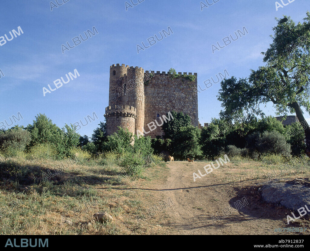 CASTILLO DE LA TRISTE CONDESA LUGAR DONDE SE REFUGIO LA VIUDA DE DON ALVARO DE LUNA - SIGLO XV - FOTO AÑOS 90.