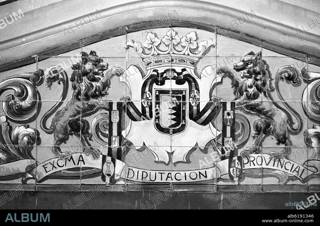 ESCUDO DE LA DIPUTACION PROVINCIAL DE VALLADOLID - FOTOGRAFIA EN BLANCO Y NEGRO - AÑOS 60.