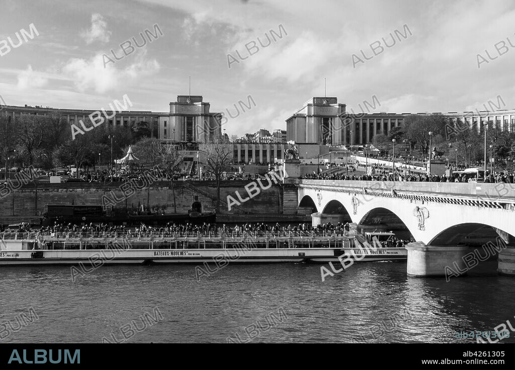 Pont d'Iéna (Jena Bridge) and the Seine river in Paris. France.