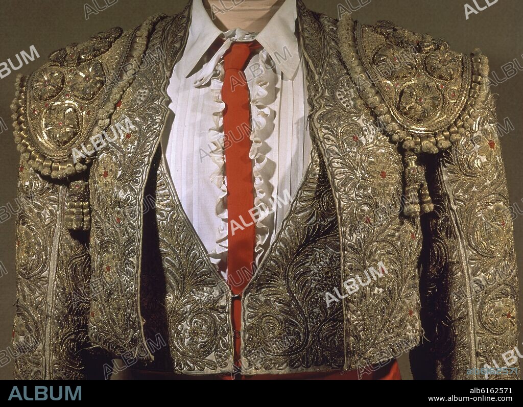 TRAJE DE LUCES-TORERA Y CHALECO DE MANOLETE.