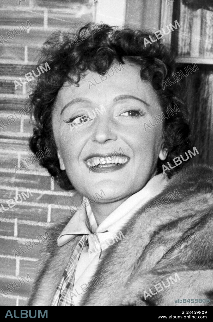Orig.bildtext... VOICI LA CELEBRE ARTISTE EDITH PIAF QUI A ETE VICTIME AUJOURD’HUI D’UN GRAVE ACCIDENT D’AUTOMOBILEA Anm. Sångerskor persons: Édith Piaf sites: FRANKRIKE*.