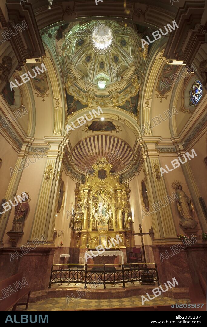 Retablo de la Mare de Deu del Roser.Capilla del roser, siglo XVIII.Iglesia parroquial de San Bartolome, original del siglo XII, reconstrucciones del siglo XVII y siglo XX.Plaça constitució.Soller.Mallorca.Islas Baleares. Spain.