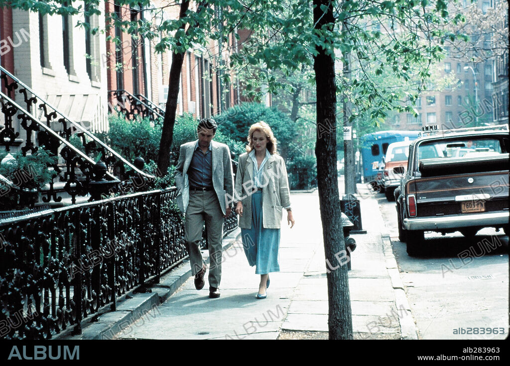 MERYL STREEP and ROBERT DE NIRO in FALLING IN LOVE, 1984, directed by ULU GROSBARD. Copyright PARAMOUNT PICTURES.