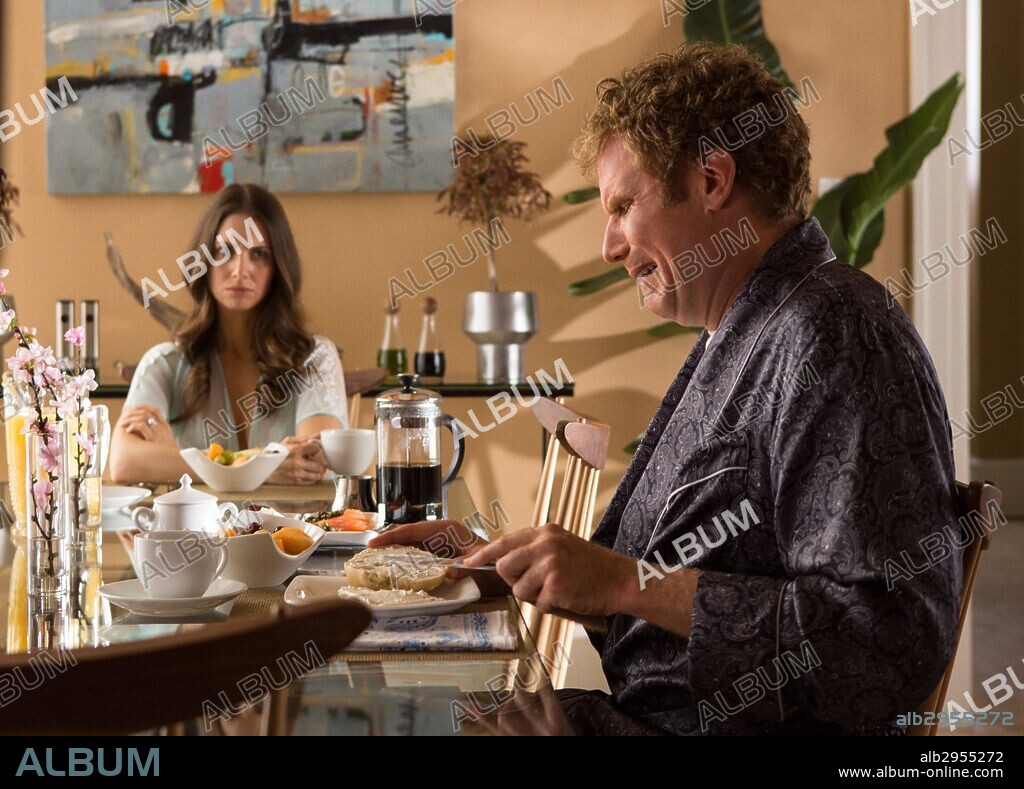 ALISON BRIE and WILL FERRELL in GET HARD, 2015, directed by ETAN COHEN. Copyright GARY SANCHEZ PRDUCTIONS/WARNER BROS / PERRET, PATTI.