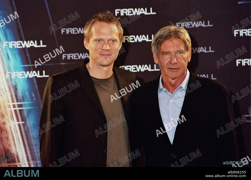 21 / 03 / 2006; Barcelona, Spain. Actors Harrison Ford and Paul Bettany poses during the Photo Call press conference held in Hotel Arts for the new Movie "Firewall" held in Hotel Arts. Credit: Photo by Joan Vidal.