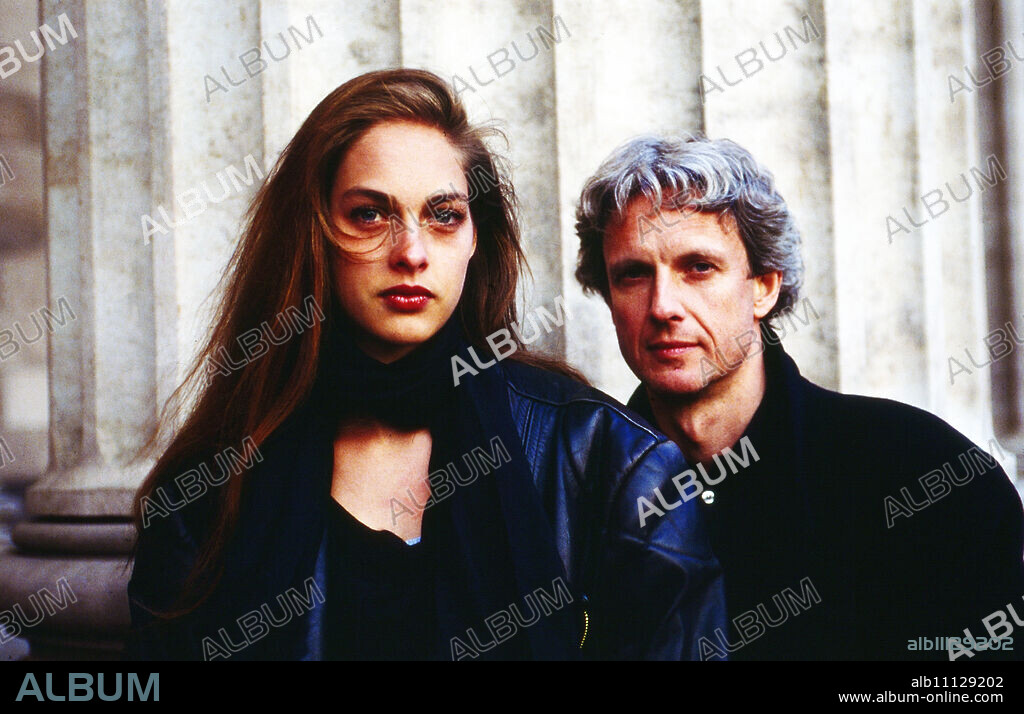 Sophie von Kessel and Mathieu Carriere at the party for the filming of "Schloß Hohenstein" in the casino in Wiesbaden, Germany 1992. (original german headline: Party zu den Dreharbeiten "Schloß Hohenstein").