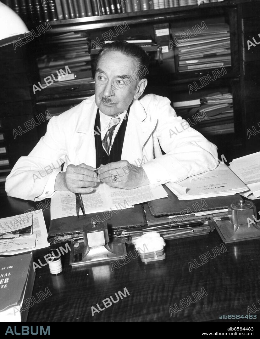 ARKIV 1953 - SVENSKA NOBELPRISTAGARE - Tyskfödde Hans von Euler-Chelpin erhöll Nobelpriset i kemi, tillsammans med engelsmannen A Harder 1929. Euler-Chelpin fick priset för för bland annat sitt arbete gällande sockerarternas jäsning. Bilden är tagen 1953. Foto: EPU / TT / Kod: 193.