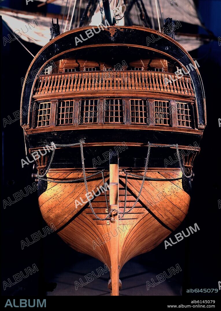 MODELO A ESCALA DEL NAVIO REAL BORBON DE 112 CAÑONES -1818 -  VISTA FRONTAL DE POPA.