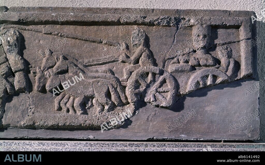 RELIEVE IBERICO DEDICADO A LA CAZA DEL CIERVO (SIGLO IV AC) PROCEDENTE DE LA FINCA EL CASTILLO EN ALMODOVAR DEL RIO (CORDOBA) - SIGLO IV AC.