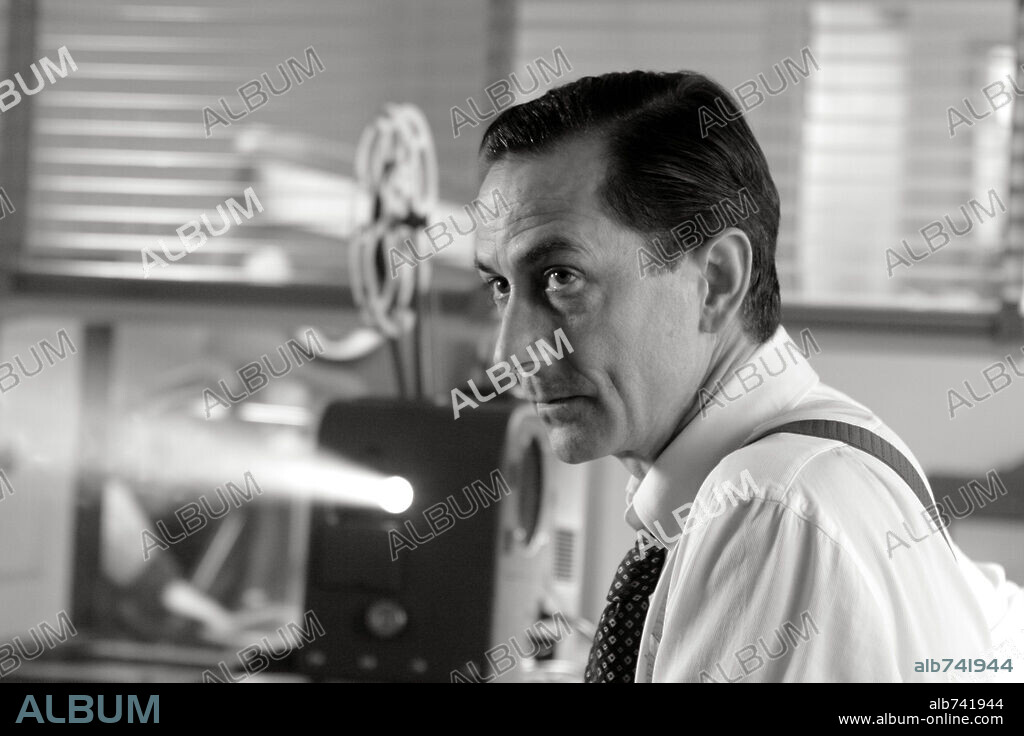DAVID STRATHAIRN in GOOD NIGHT, AND GOOD LUCK, 2005, directed by GEORGE CLOONEY. Copyright WARNER INDEPENDENT PICTURES / GORDON, MELINDA SUE.