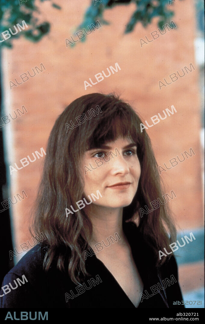 JENNIFER JASON LEIGH en MUJER BLANCA SOLTERA BUSCA, 1992 (SINGLE WHITE FEMALE), dirigida por BARBET SCHROEDER. Copyright COLUMBIA TRI STAR.