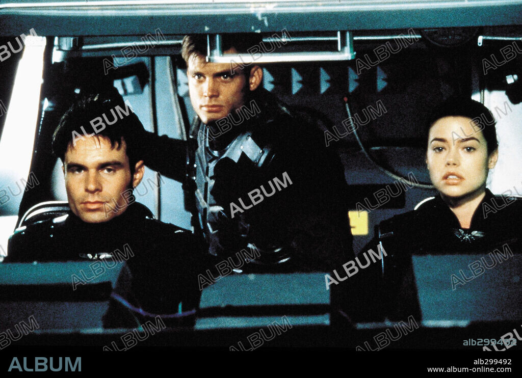 CASPER VAN DIEN, DENISE RICHARDS und PATRICK MULDOON in STARSHIP TROOPERS, 1997, unter der Regie von PAUL VERHOEVEN. Copyright COLUMBIA TRI STAR / VAUGHAN, STEPHEN.