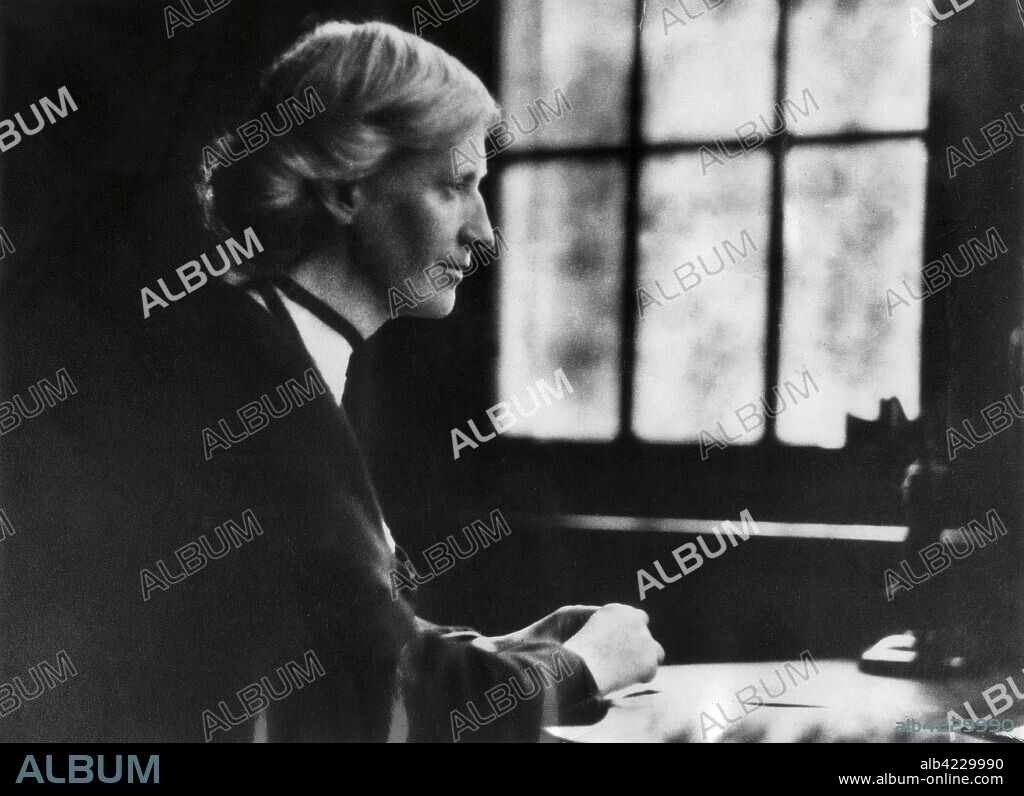 Eglantyne Jebb, activista social británica, fundadora de Save the Children.