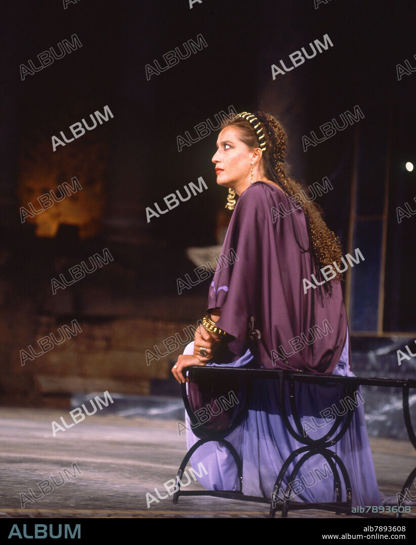 JOSE TAMAYO. ANA MARZOA INTERPRETANDO A DRUSILA EN EL TEATRO ROMANO DE MERIDA - 1989.