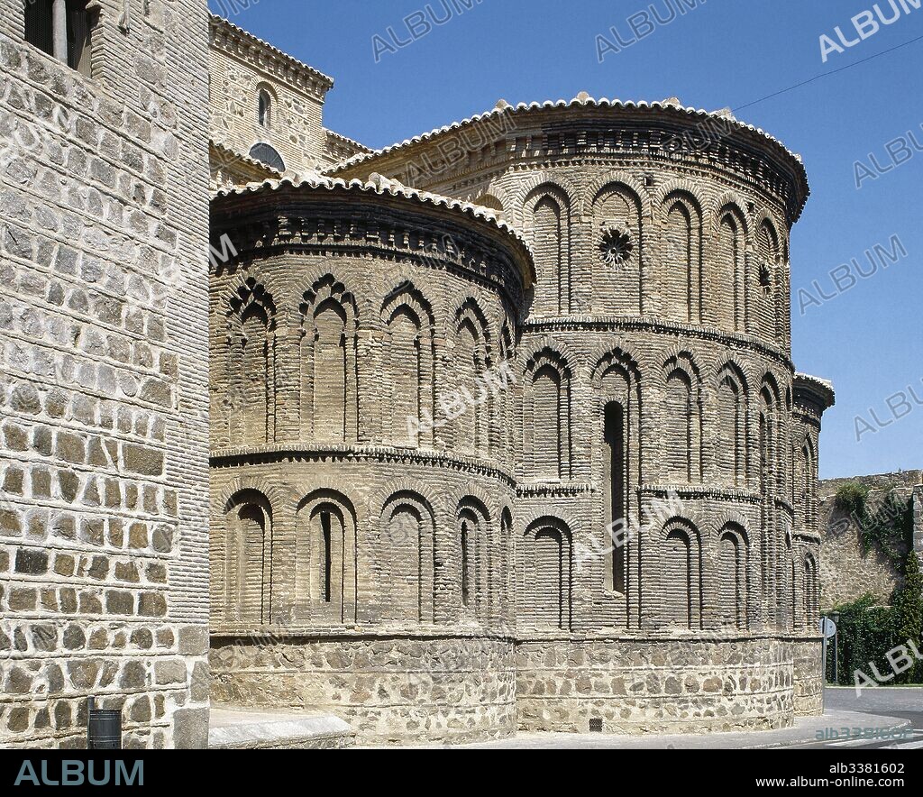Iglesia de Santiago del Arrabal. Construida a mediados del siglo XIII, en estilo mudéjar. Detalle de los ábsides. Toledo. Castilla-La Mancha. España.