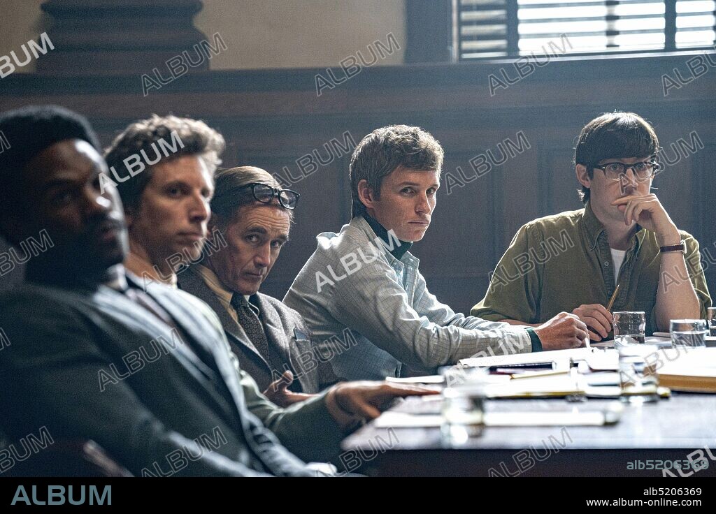 ALEX SHARPE, BEN SHENKMAN, EDDIE REDMAYNE, MARK RYLANCE and YAHYA ABDUL-MATEEN II in THE TRIAL OF THE CHICAGO 7, 2020, directed by AARON SORKIN. Copyright DREAMWORKS PICTURES.