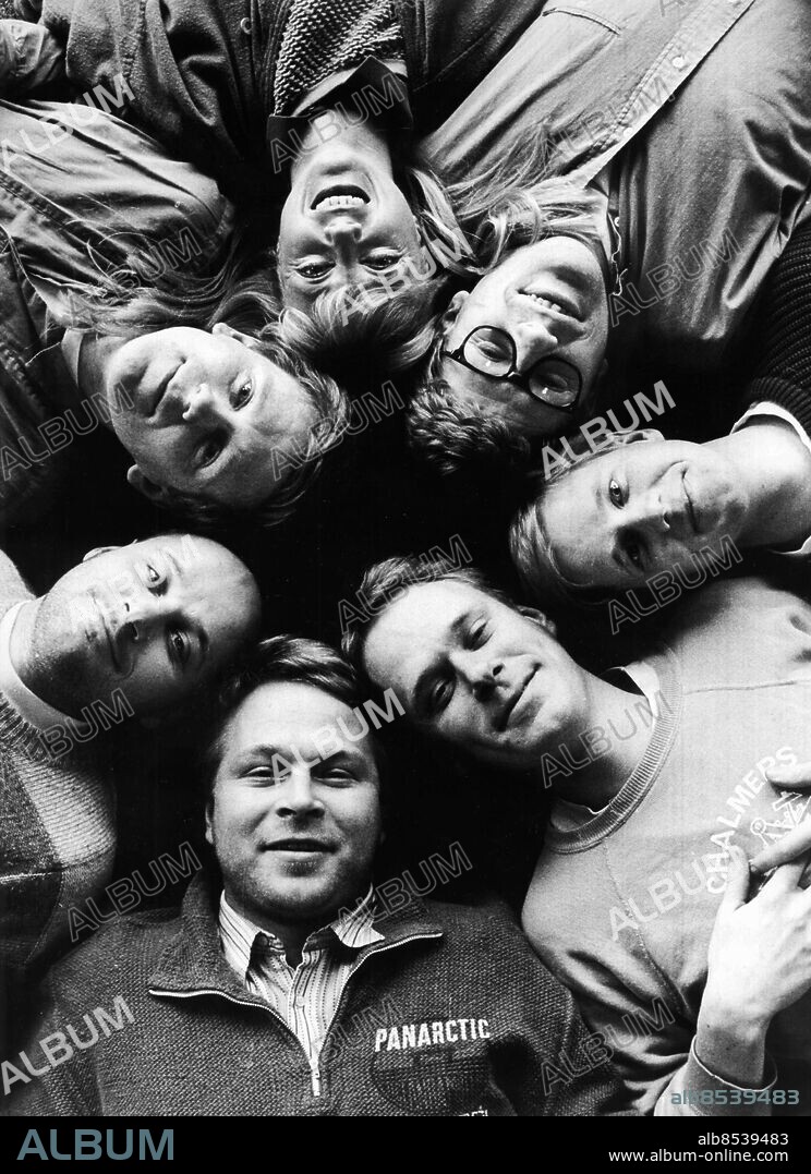 GÖTEBORG 1985-04-20.. Per Fritzell längst fram och sedan varvet runt från höger ses Peter Rangmar, Anders Eriksson, Jan Rippe, Kerstin Granlund, Claes Eriksson samt Knut Agnred. *** Local Caption *** GP Foto: Lars Söderbom / Kamerareportage / TT / Kod: 2524.