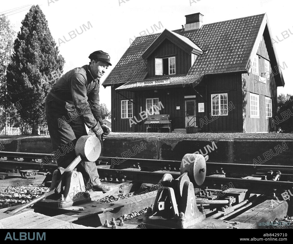 1973.. Anm. Boden Södra Publ. i Etermediernas bok Finrummet och lekstugan sid. 244 Räls Perronger persons: Helge Skoog sites: SVERIGE.