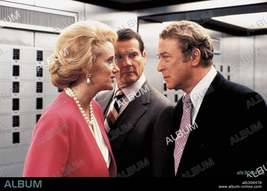 MICHAEL CAINE, ROGER MOORE and SALLY KIRKLAND in BULLSEYE!, 1990, directed by MICHAEL WINNER. Copyright 21st CENTURY/COLUMBIA PICTURES.