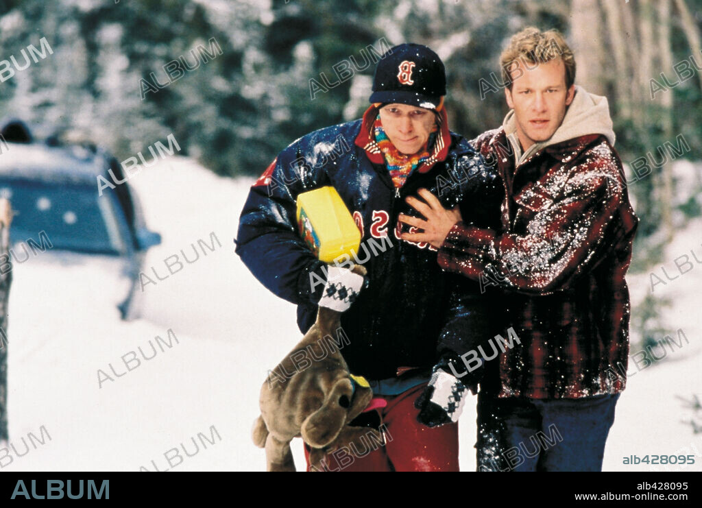 DONNIE WAHLBERG and THOMAS JANE in DREAMCATCHER, 2003, directed by LAWRENCE KASDAN. Copyright WARNER BROS. PICTURES / GREGORY, DOANE.