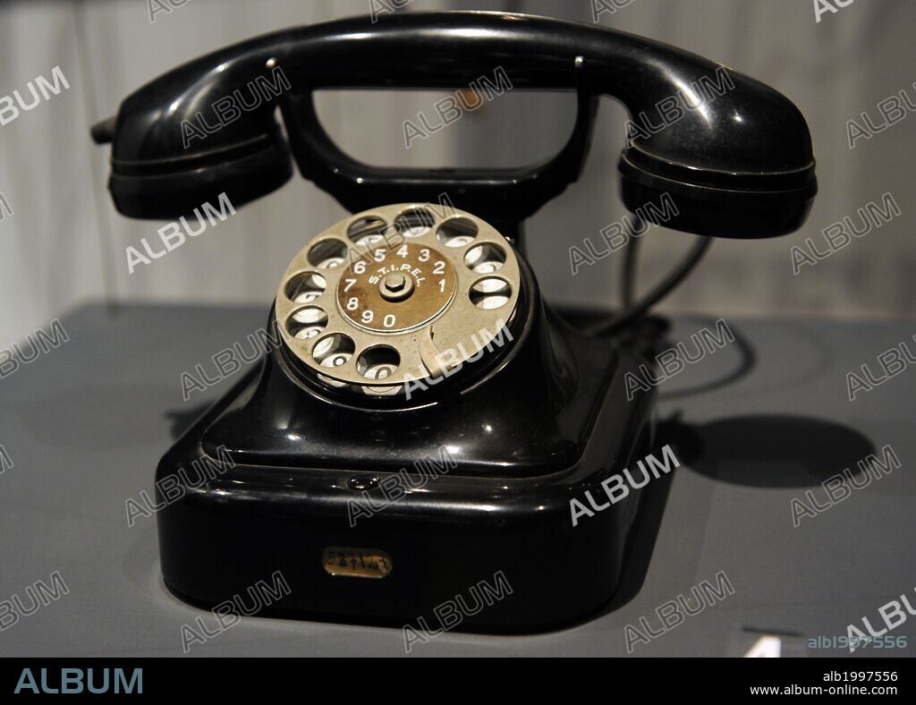 Automatic central battery telephone. Model 27. Siemens. 1927. Milan. National Museum of Science and Technology Leonardo Da Vinci. Milan. Italy.