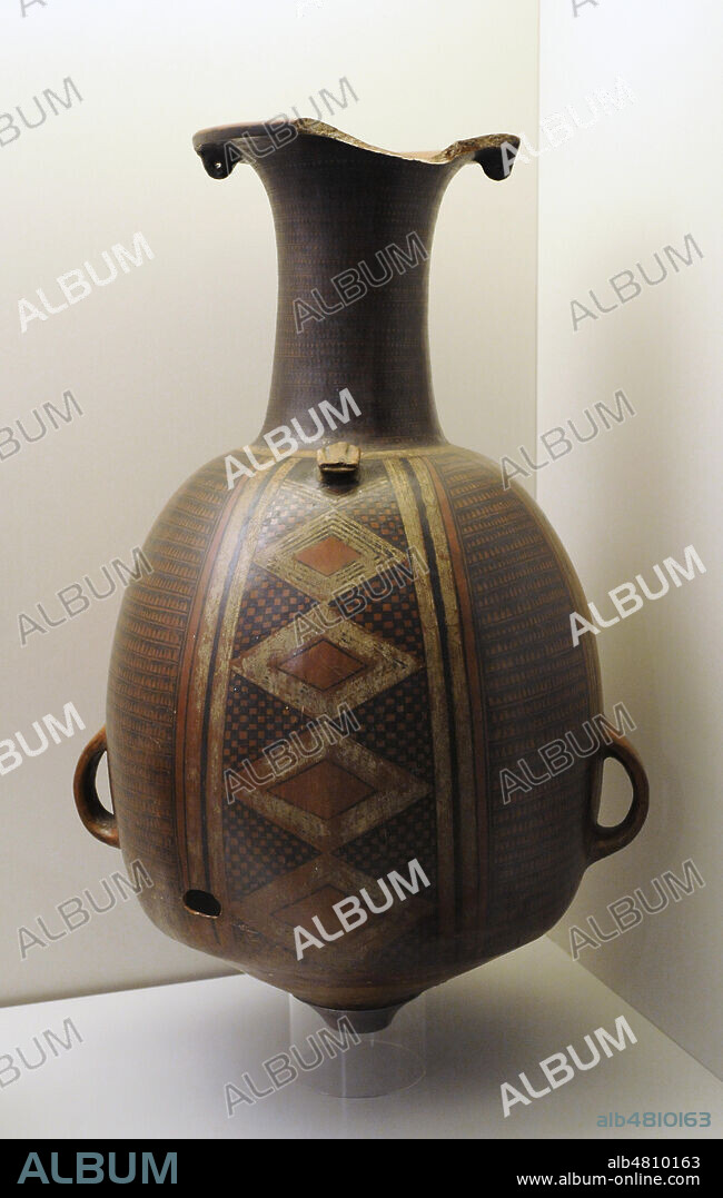Aríbalo. Elemento característico de ajuares domésticos de la élite incaica. Cerámica. Cultura Inca (1400-1533 d. C.). Cuzco, Perú. Museo de América. Madrid. España.
