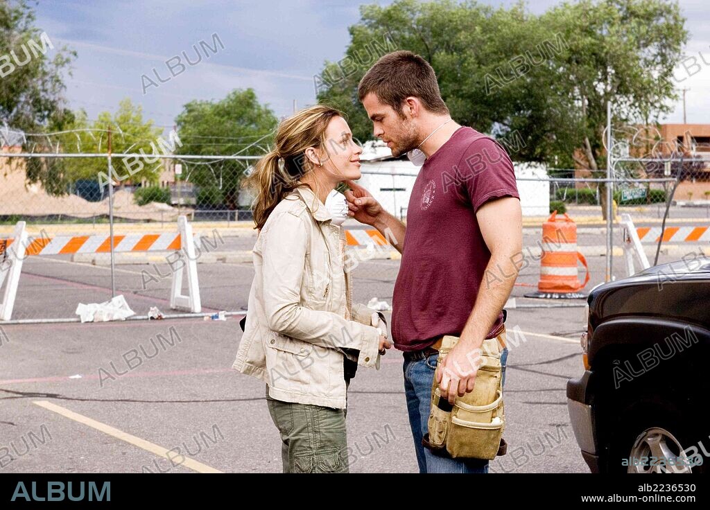 CHRIS PINE y PIPER PERABO en INFECTADOS [CARRIERS], 2009 (CARRIERS). Copyright THIS IS THAT PRODUCTIONS.