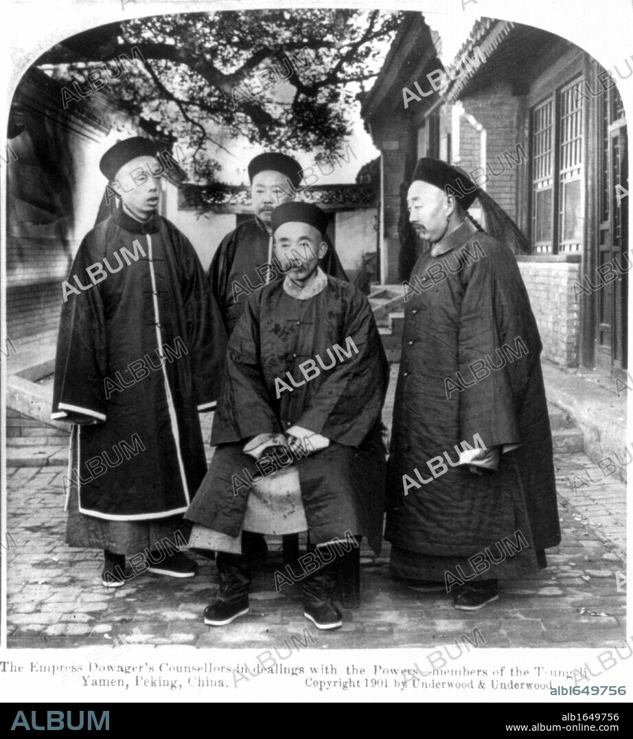 Four Counsellors of the Dowager Empress Cixi (Xiao Qin Cian 1831-1908) who from 1861 was for nearly 40 years the de facto ruler of China. Fashion Dress Traditional Quilted.