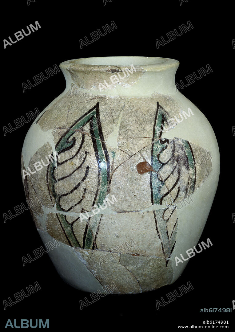 MUSEO- ORZA CON DECORACION VEGETAL VERDE Y NEGRO- ARTE CALIFAL- S X-XI.