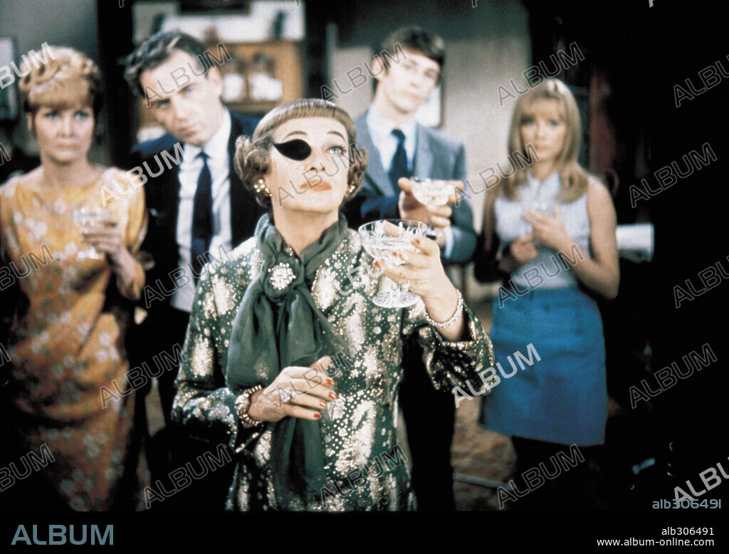 BETTE DAVIS en THE ANNIVERSARY, 1968, dirigida por ROY WARD BAKER. Copyright FILMAYER.