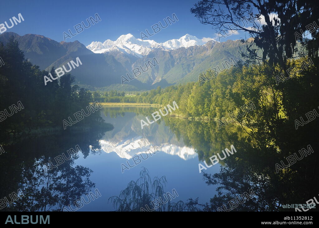 Lake Matheson, Mount Tasman and Mount Cook, Westland Tai Poutini National Park, UNESCO World Heritage Site, West Coast, Southern Alps, South Island, New Zealand, Pacific.