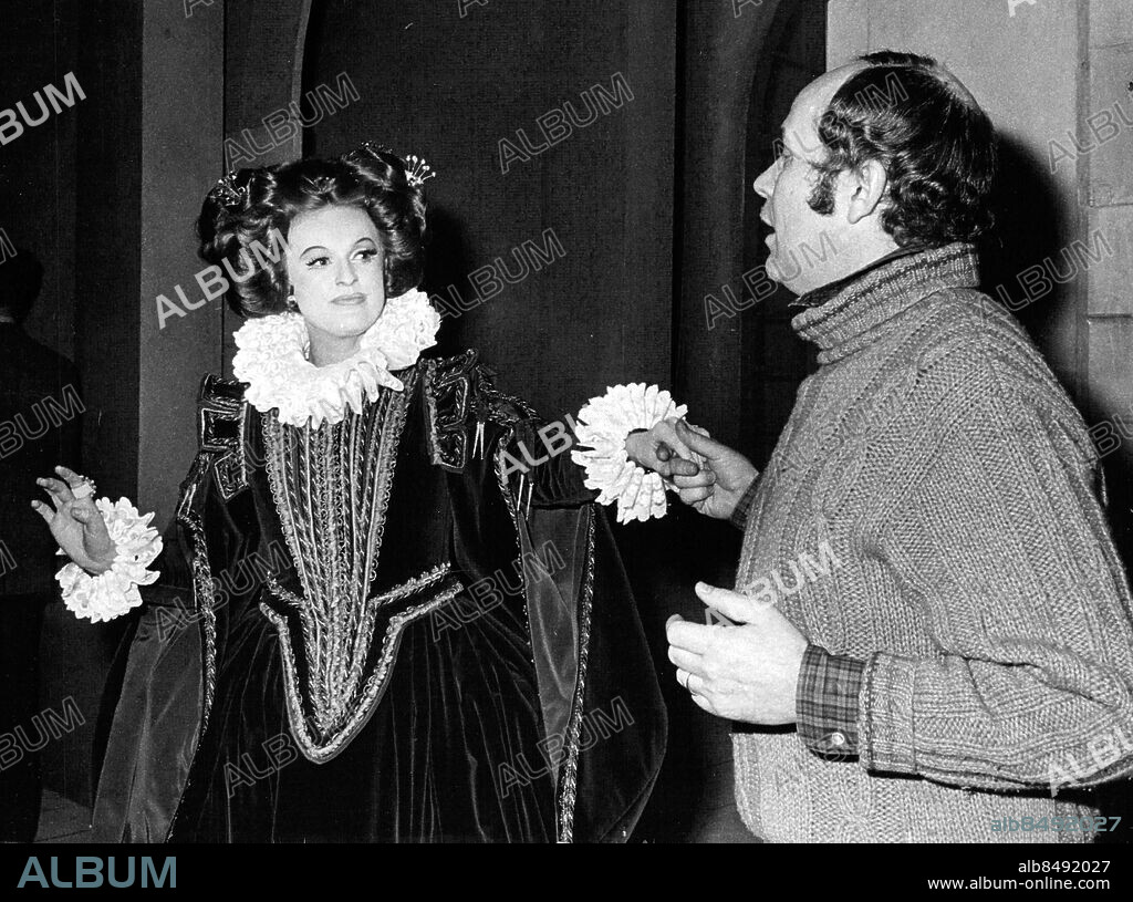 Stockholm 1974-02-04. Laila Andersson och regissören Beppe Menegatti vid repertoaren av "Don Giovanni" på Kungliga Operan.. Foto: Gunnar Lantz / SvD / TT / kod 12014.