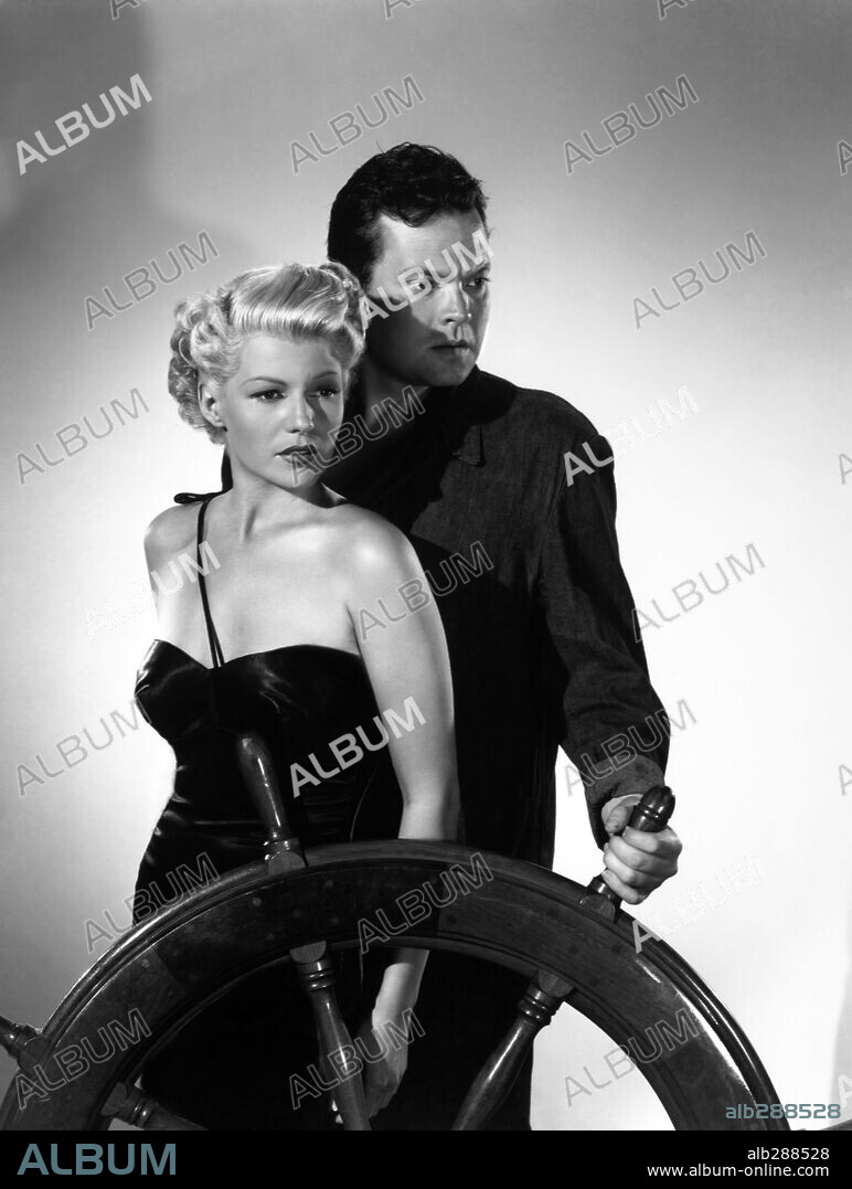 ORSON WELLES and RITA HAYWORTH in THE LADY FROM SHANGHAI, 1947, directed by ORSON WELLES. Copyright COLUMBIA PICTURES.