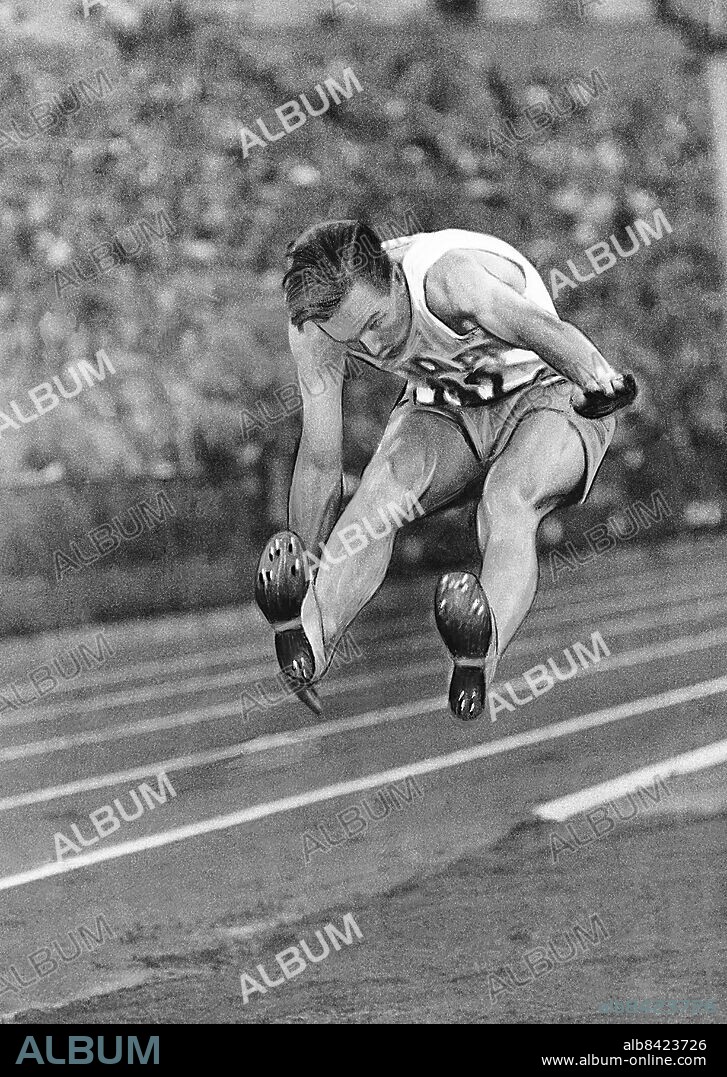 ARKIV 1948. Svensken Arne Åhman segrade i tresteg vid olympiaden i London 1948.. Arne Åhman won triple jump at the olympic games in London 1948.. Foto: TT / Kod 1900.
