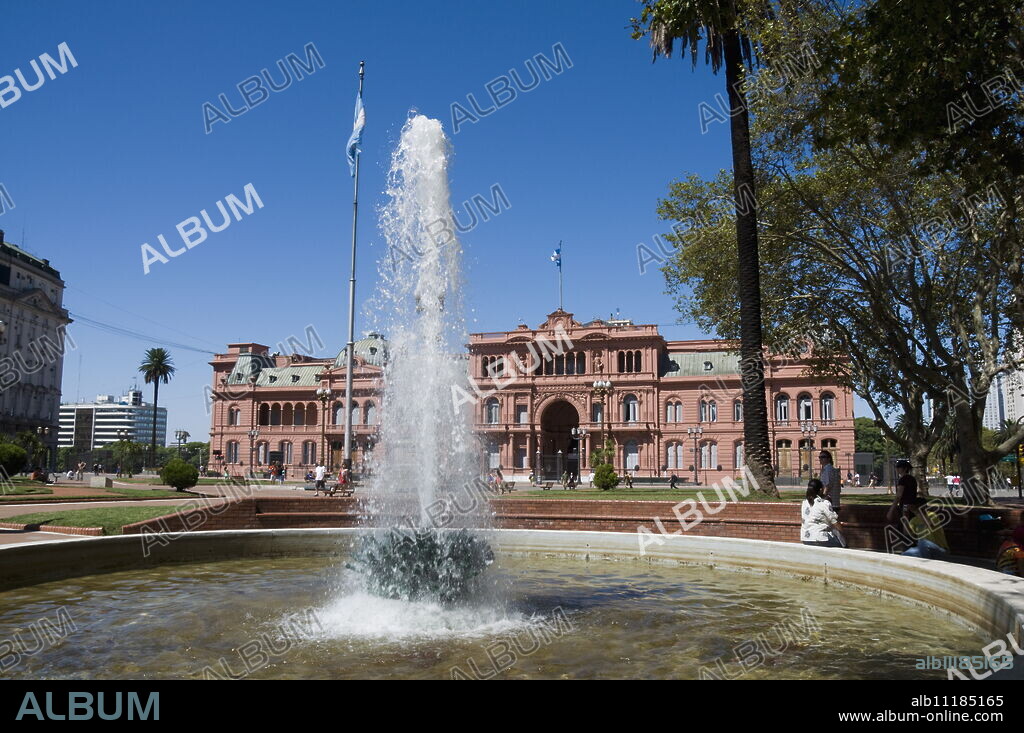 Casa Rosada (Presidential Palace) where Eva Peron (Evita) used to appear on the left hand balcony, and Juan Peron appeared on central balcony, Plaza de Mayo, Buenos Aires, Argentina, South America.