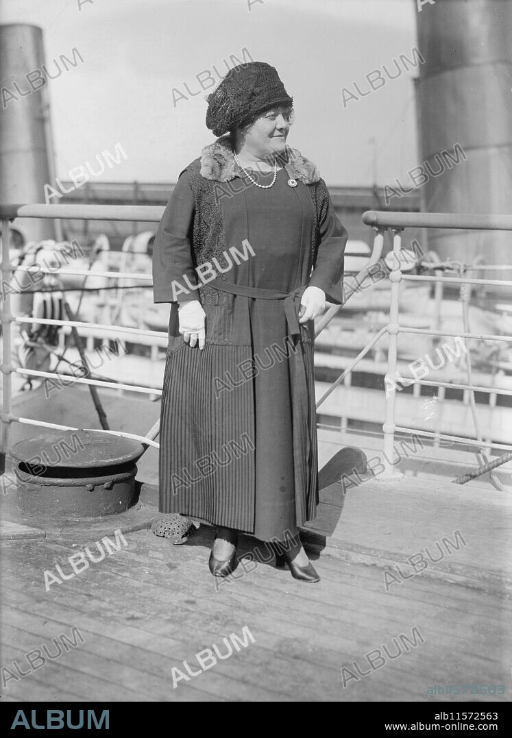 BAIN NEWS SERVICE. Luisa Tetrazzini, between c1915 and c1920. Shows opera singer Luisa Tetrazzini (1871-1940).