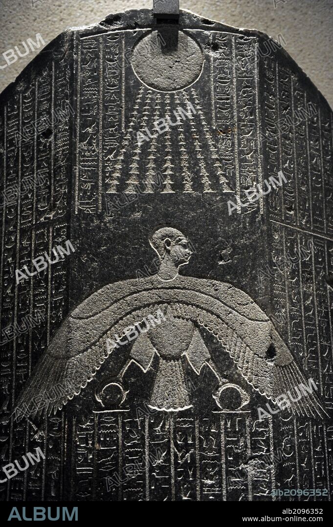 ARTE EGIPCIO. EGIPTO. Tapa del sarcófago Djehapimus, alto funcionario real. Período Tardio de Egipto (Baja Epoca), 764-332 A. C. Granito. Neues Museum (Nuevo Museo). Berlín. Alemania. Europa.