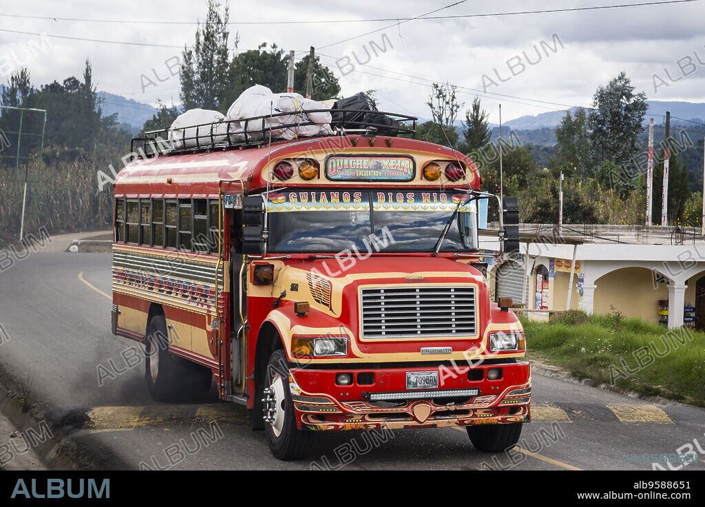 autobus colectivo, Chichicastenango, El Quiche, Guatemala, Central America.