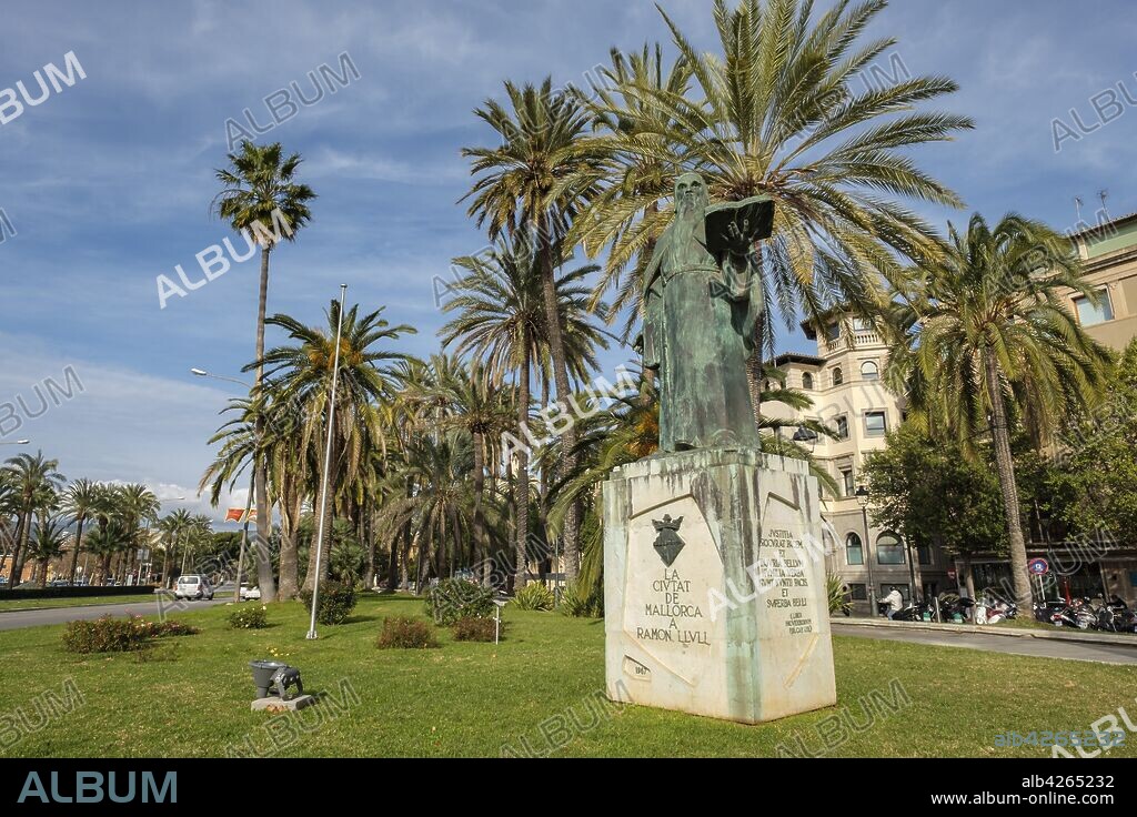 Ramon Llull, Horacio de Eguía, 1966, Bronce y piedra, Paseo de Sagrera, Palma, Mallorca, balearic islands, Spain.