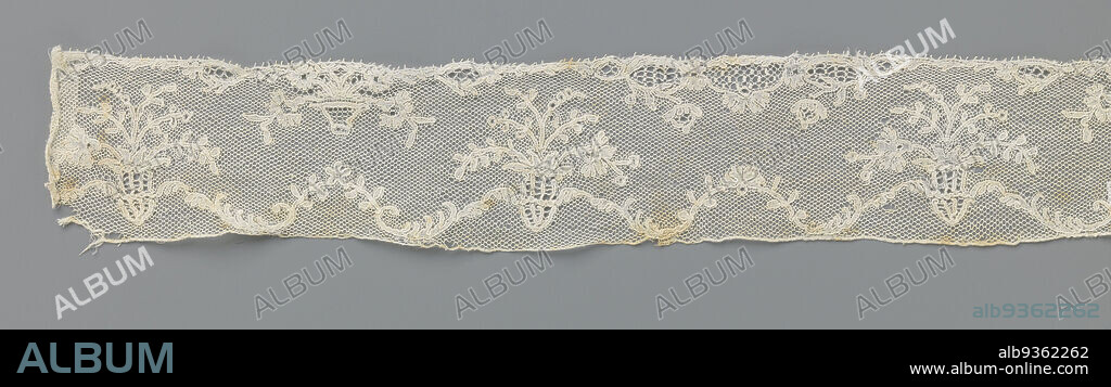 Strip of bobbin lace with hanging flower pot on garland along the top edge, Strip of natural-colored bobbin lace: Malines lace. The repeating pattern consists of an inverted flower pot hanging from a continuous garland along the upper edge. Along the lower edge, between the downward hanging flower branches, is alternating a row of oval cartouches formed by leaves and flowers and an inverted flowerpot with a symmetrical bouquet. The motifs are connected by a fine mesh ground. The motifs are made in linen stitching and provided with thicker and shiny contour threads. Different decorative grounds are used in the flower pots and in the cartouches. The top and bottom are finished straight, with the bottom having picots., anonymous, Southern Netherlands, c. 1760 - c. 1780, linen (material), bobbin lace, Mechlin (lace), length 277 cm × width 4.8 cm × 18.5 cm.