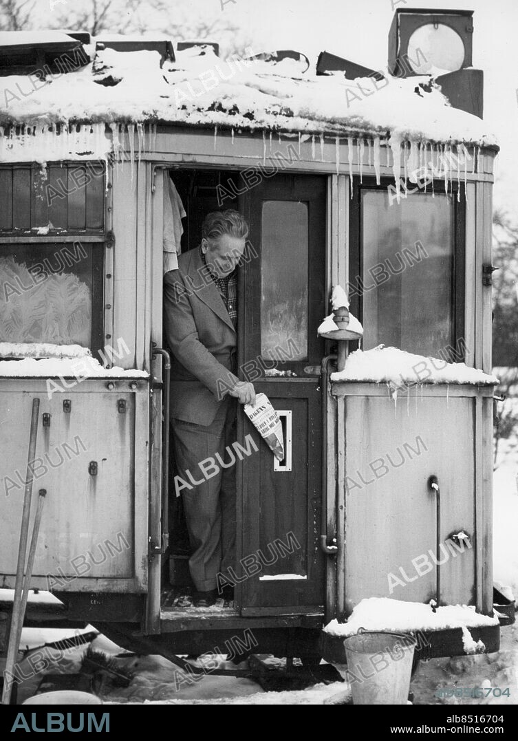 STOCKHOLM 1960-tal.. Orig. bildtext... HE CHOSE A STREET CAR Mr. Albert Gademan, a 62 year old worker at a delivery company, one day got fed up with being a lodger. He wanted to have a home of his own and simultaneously to get away from the great herd. He has always been a bit of an individualist and hates to shere his life with somebody else in a lodging house. To get a digs in Stockholm today, however, is absolutely impossible, and it seemed fully hopeless when one day he read an ad issued by the Stockholm Tramway Co. in which the company offered som discarded streets cars. At a very low figure he bought one of the cars and took a lease of a very small plot just outside the city. (...) By and by the old car turned into a cosy little flat. What happens if Mr. Gademan and his brother Mr. Conrad Gustavsson recently back from thirty years in the States must move away? We put wheels under the car and roll away. Where Nature's heart beats strong there are lots of free plots, says Mr. Gademan. Picture shows: 2. The Swedish-American Conrad Gustavsson who has been truck driver in Chicago fetches the morning paper in the mail box. Anm. För fullständig text se originalet Se även BCA788 och BCA789-BCA793 Bildserier Fotoreportage Spårvagnar Bostadsbrist Kyla Istappar Dagens Nyheter CD647 sites: STOCKHOLM;SVERIGE.
