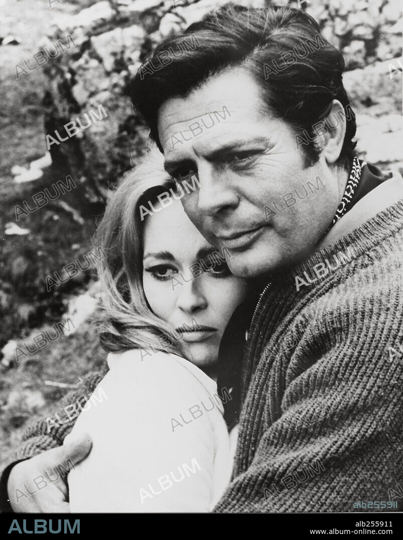FAYE DUNAWAY und MARCELLO MASTROIANNI in AMANTI, 1968, unter der Regie von VITTORIO DE SICA. Copyright LES FILMS CONCORDIA.