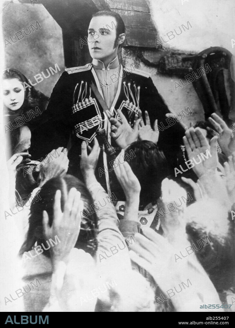 RODOLFO VALENTINO. RUDOLPH VALENTINO en EL ÁGUILA NEGRA, 1925 (THE EAGLE), dirigida por CLARENCE BROWN. Copyright UNITED ARTISTS.