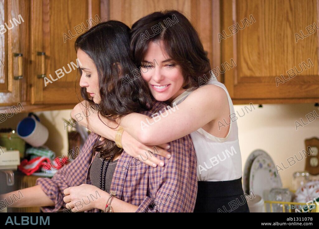 DEMI MOORE and PARKER POSEY in HAPPY TEARS, 2009, directed by MITCHELL LICHTENSTEIN. Copyright PIERPOLINE FILMS.